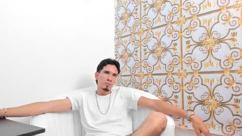 Snapshot of cum_serafin chatting on 10.29.25 JOHN online show from 10.29.25