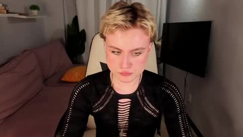 Snapshot of cumboydoll chatting on 05.04.26 Ellio online show from 05.04.26