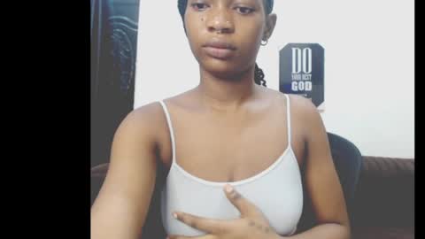 Snapshot of cumebony_petit chatting on 04.22.26 cumebony_petit online show from 04.22.26
