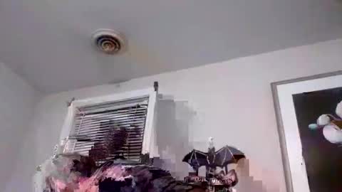 Snapshot of cuntreeboy68 chatting on 10.29.25 Bash online show from 10.29.25