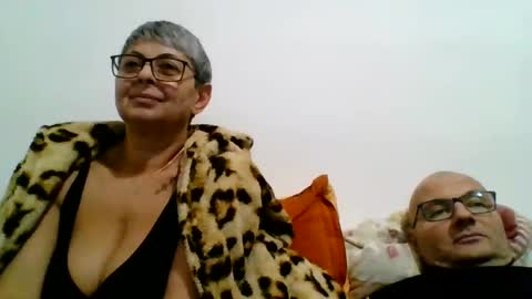 couple online show from 12.19.24