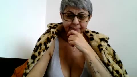 couple online show from 01.01.25