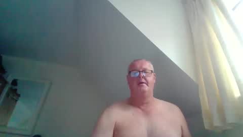 Snapshot of curiousax77 chatting on 05.10.26 curiousax77 online show from 05.10.26