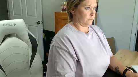 Snapshot of curiouscouple3143 chatting on 02.03.25 curious couple online show from 02.03.25