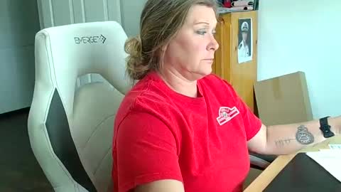 Snapshot of curiouscouple3143 chatting on 02.10.25 curious couple online show from 02.10.25