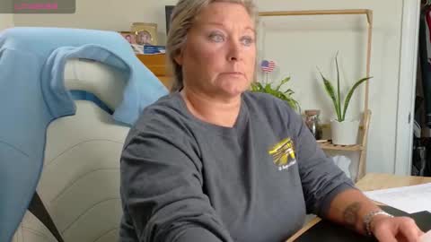 Snapshot of curiouscouple3143 chatting on 01.05.26 curious couple online show from 01.05.26