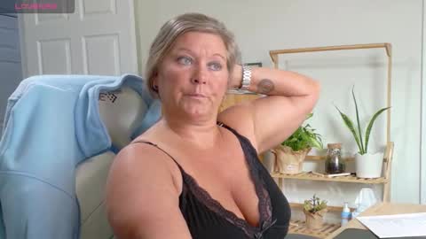 Snapshot of curiouscouple3143 chatting on 02.10.26 curious couple online show from 02.10.26