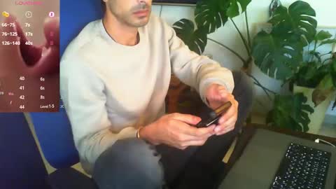 Snapshot of curiousgenie chatting on 10.08.25 curiousgenie online show from 10.08.25