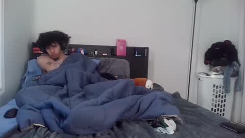 Snapshot of curlyandmixed chatting on 01.06.25 curlyandmixed online show from 01.06.25