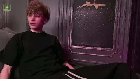 Snapshot of curlytwinkboy chatting on 04.24.26 KEVIN online show from 04.24.26