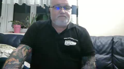 Snapshot of curtus14 chatting on 12.15.24 curtus14 online show from 12.15.24