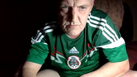 curvelover1977 online show from 11.18.25