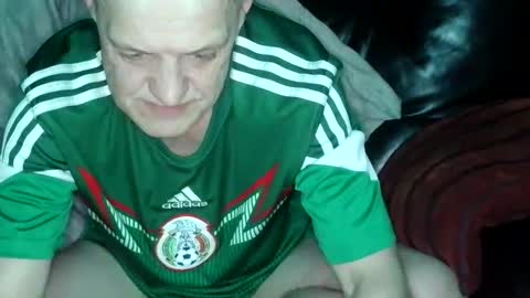 curvelover1977 online show from 02.20.26