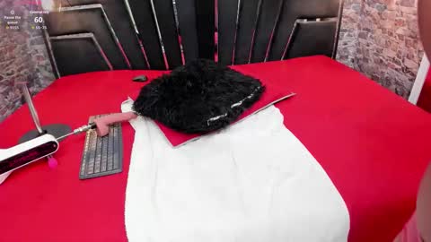 Alyanna  online show from 10.13.25