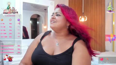 Snapshot of curvy_beauty_ chatting on 12.11.24  Hanna  online show from 12.11.24
