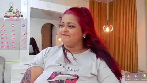 Snapshot of curvy_beauty_ chatting on 12.15.24  Hanna  online show from 12.15.24