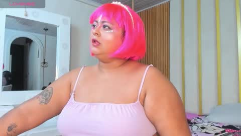 Snapshot of curvy_beauty_ chatting on 10.25.25  Hanna  online show from 10.25.25