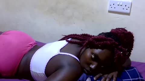Snapshot of curvy_queen12 chatting on 07.13.26 curvy_queen12 online show from 07.13.26