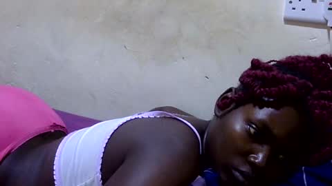 Snapshot of curvy_queen12 chatting on 07.15.26 curvy_queen12 online show from 07.15.26