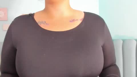 Snapshot of curvy_rousi chatting on 10.19.25 Rosie online show from 10.19.25