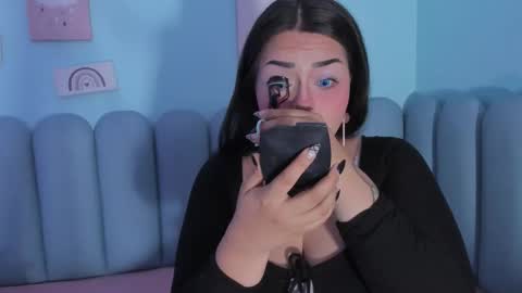 Snapshot of curvy_rousi chatting on 11.08.25 Rosie online show from 11.08.25