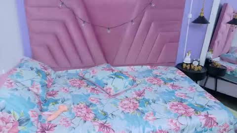 curvybrunnete online show from 12.16.25