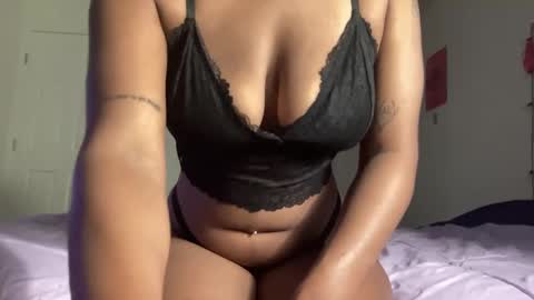 Snapshot of curvycutie1818 chatting on 12.18.24 Curvycutie18 online show from 12.18.24