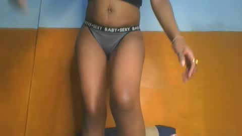 curvylyin online show from 10.12.25