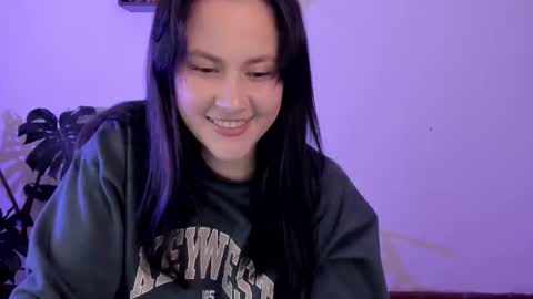 Snapshot of cute__berry chatting on 11.09.25 Vivi online show from 11.09.25