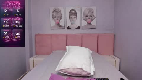 Snapshot of cute__emma chatting on 12.29.24 online show from 12.29.24