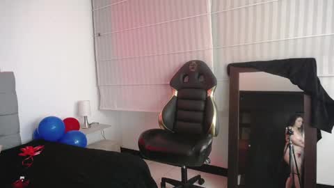 Snapshot of cute_angel_1 chatting on 02.15.25 cute_angel_1 online show from 02.15.25