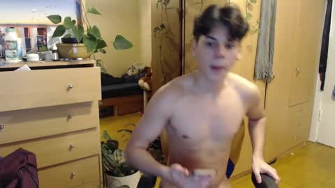 Snapshot of cute_boy859 chatting on 12.27.24 Tomas online show from 12.27.24