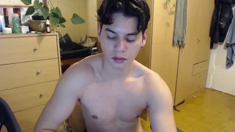 Snapshot of cute_boy859 chatting on 12.31.24 Tomas online show from 12.31.24