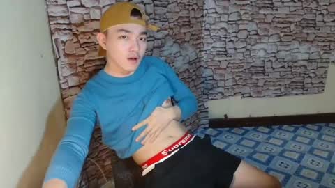 Snapshot of cute_enzo24 chatting on 02.19.25 cute_enzo24 online show from 02.19.25
