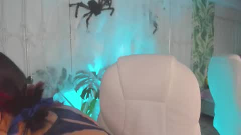 Sofa  online show from 10.14.25