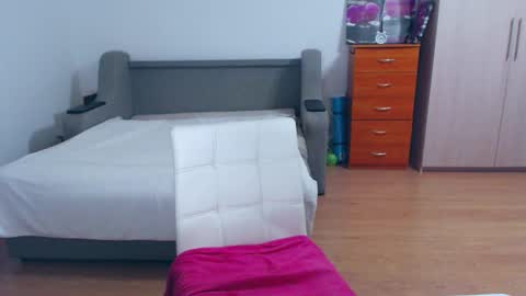 cute_jes online show from 01.18.25