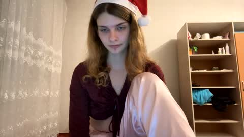 cute_kitte online show from 01.04.25