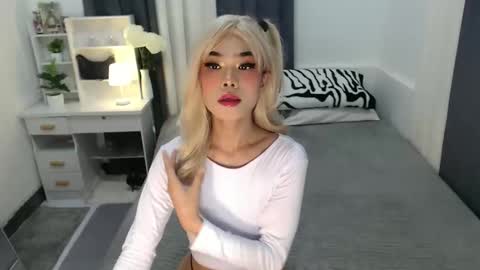 Snapshot of cute_maloi chatting on 11.04.25 Jane online show from 11.04.25