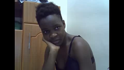 Snapshot of cute_marion chatting on 02.05.25 cute_marion online show from 02.05.25