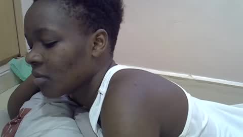 Snapshot of cute_marion chatting on 02.11.25 cute_marion online show from 02.11.25