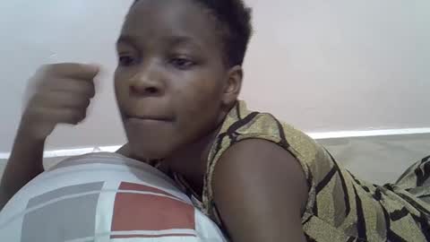 Snapshot of cute_marion chatting on 02.14.25 cute_marion online show from 02.14.25