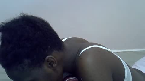 Snapshot of cute_marion chatting on 02.14.25 cute_marion online show from 02.14.25