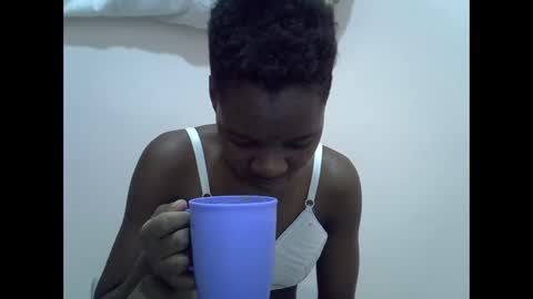 Snapshot of cute_marion chatting on 02.14.25 cute_marion online show from 02.14.25