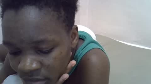 Snapshot of cute_marion chatting on 02.14.25 cute_marion online show from 02.14.25