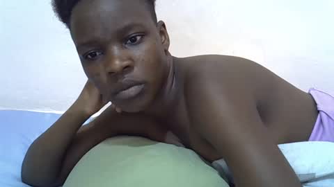 Snapshot of cute_marion chatting on 03.12.25 cute_marion online show from 03.12.25