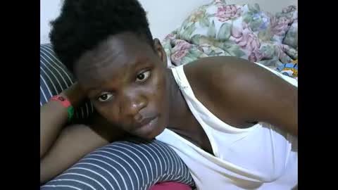 Snapshot of cute_marion chatting on 11.01.25 cute_marion online show from 11.01.25