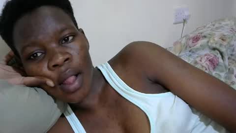 Snapshot of cute_marion chatting on 11.03.25 cute_marion online show from 11.03.25