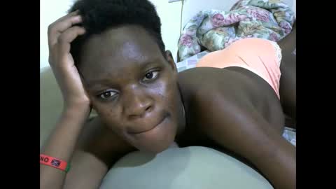 Snapshot of cute_marion chatting on 11.04.25 cute_marion online show from 11.04.25