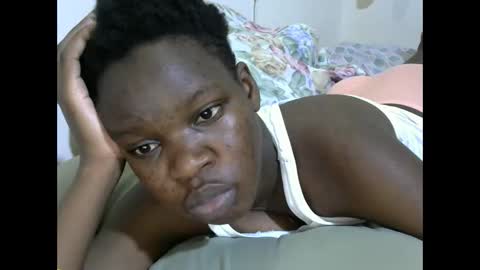 Snapshot of cute_marion chatting on 11.06.25 cute_marion online show from 11.06.25