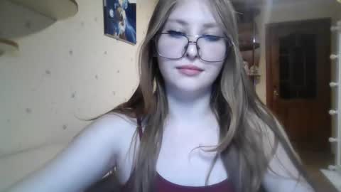 Snapshot of cute_minx chatting on 06.16.26 Veronica online show from 06.16.26